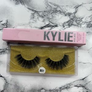 Kylie lipstick bundle with lashes